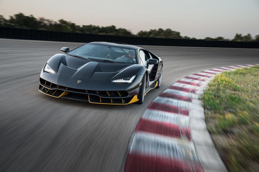  Lamborghini Centenario LP770-4 2016 года  (фото 36 из 61)